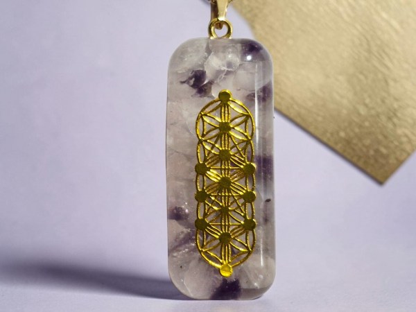 pendentif orgonite améthyste fleur de vie